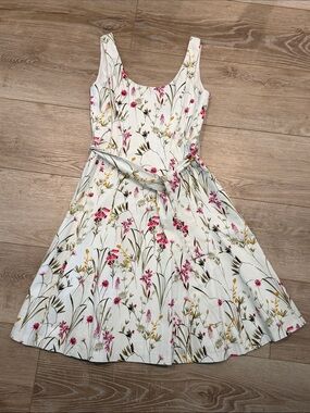 NWT Gal Meets Glam Dress 4